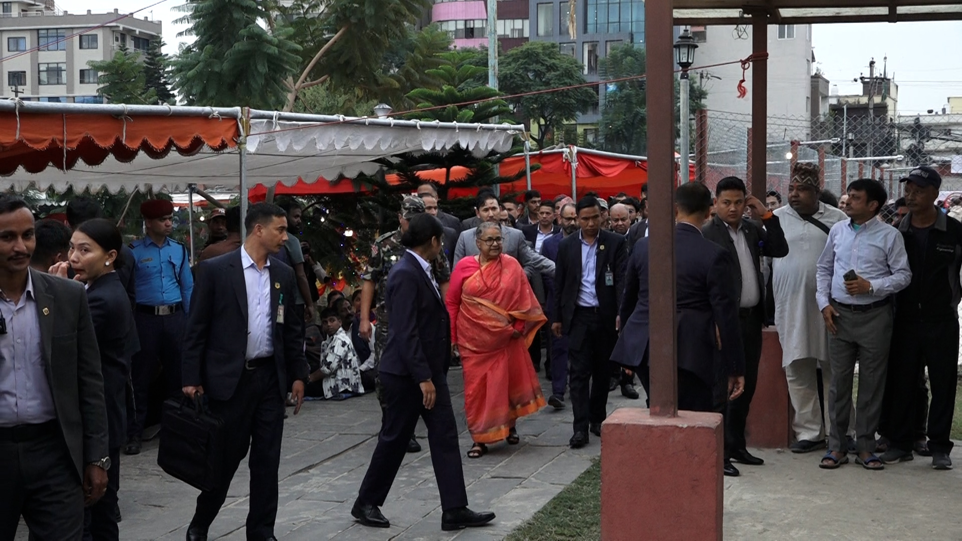 कमलपोखरी पुगेर प्रधानमन्त्री कार्कीले गरिन्  छठीमाईको पूजा